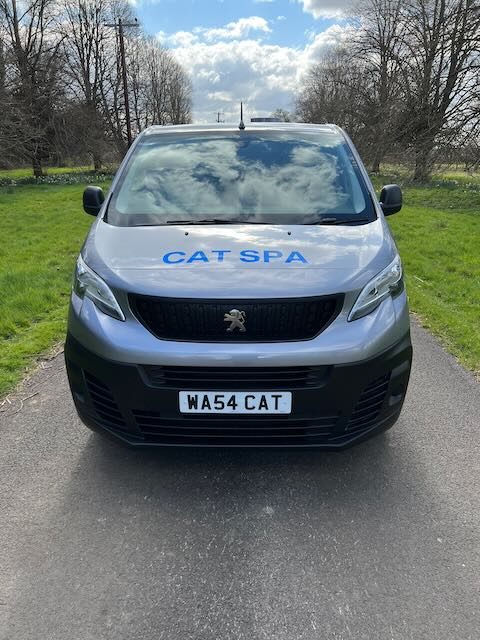 Front of a 4 Paws Cat Spa van